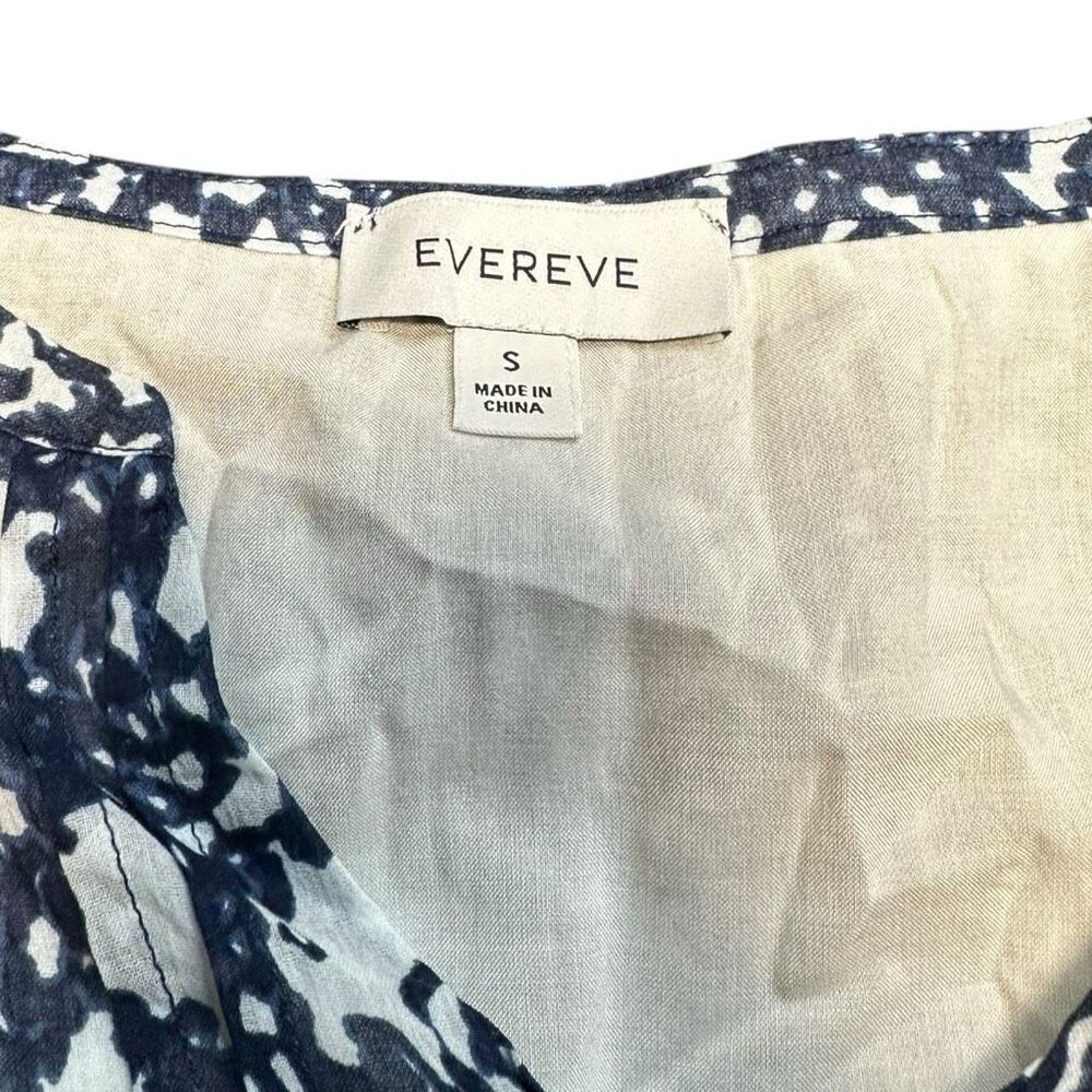 EVEREVE Women’s Navy Ivory Abstract Arden Flutter Sleeve Blouse Size Small - Picture 7 of 9